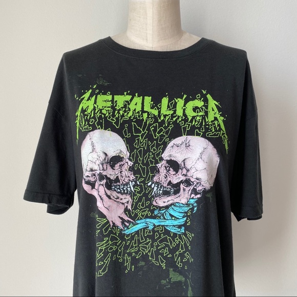 Daydreamer Metallica Skull Duel Boyfriend Top - Picture 6 of 8